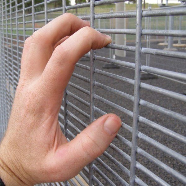 Anti climb fence